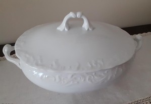 Terrina branca em porcelana portuguesa - vintage