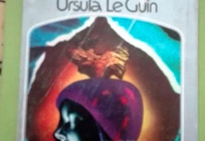 "Os Túmulos de Atuan" de Ursula Le Guin