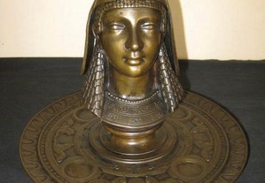 Antigo tinteiro victoriano em bronze cleopatra