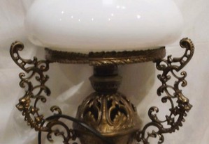 Candeeiro de mesa base em bronze abajur vidro.