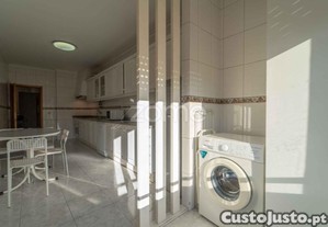 Apartamento T4 Com Garagem Fechada Em São Vitor...