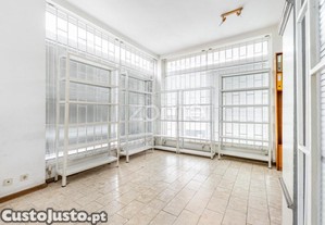 Lojas - Edifício Variante Em Sobreira | Paredes