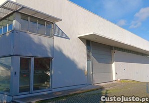 Loja / Estabelecimento Comercial em Gondar de 3099,00 m