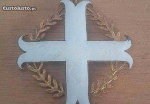 cruz antiga em metal