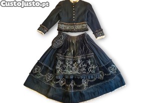 Traje Minhoto Noiva   Criana (c. 1950/60) | Casaco + Saia + Avental + Algibeira  Maria  | Artesanal | Preto com vidrilhos