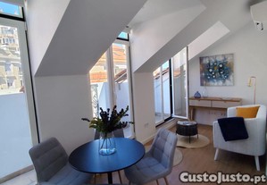 Apartamento T2 totalmente remodelado com vista para o Rio