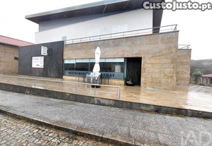 Loja / Estabelecimento Comercial em Castro Laboreiro e Lamas de Mouro de 252,00 m²