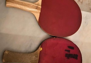 raquetes de ping pong vermelhas