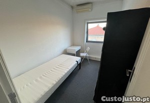 Quarto em moradia perto da PJ e metro Salgueiros -s estudantes