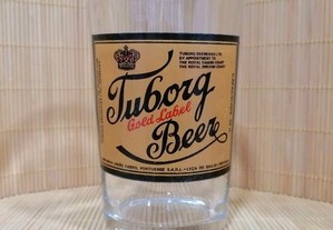 Copo antigo em vidro com publicidade da cerveja Tuborg Beer