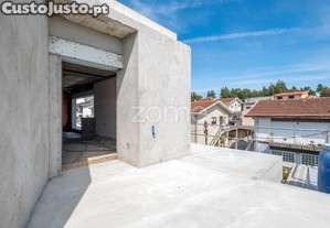 Apartamento T3 Novo, Recuado Com 2 Lugares De...