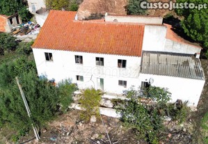 Moradia Familiar Para Remodelação Com Terreno