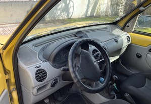 Renault Kangoo 1.9d avariada
