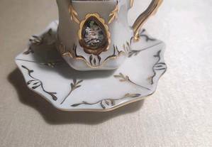 Chávena decorativa em porcelana fina