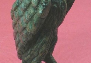 Escultura de águia pedra sabão 18,5x8x9cm