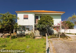 Moradia Com Terreno De 3.270 M², A 10 Minutos...