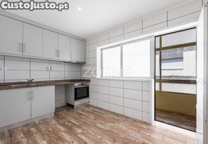 Apartamento T3 Renovado Com Garagem Box Em...