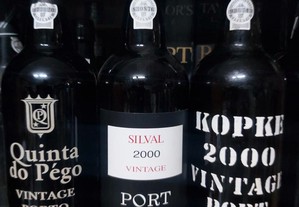 3 garrafas de vinho do Porto vintage 2000