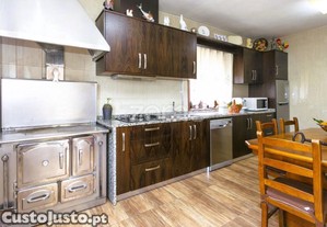 Moradia Com Terreno De 1.450 M², Furo De Água E...