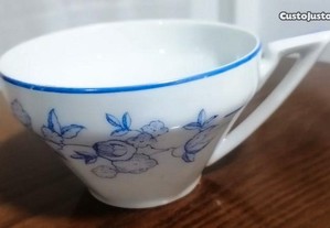 Chávena de café em porcelana Candal, decoração floral azul