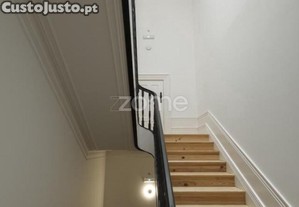 Apartamento T2 De Traça Clássica Com Jardim...