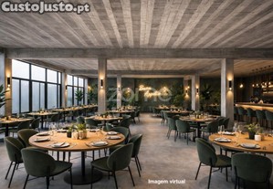 Loja Para Restauração Em Frente Ao Rio Douro -...