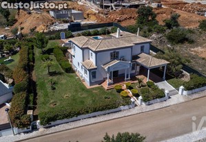 Moradia isolada T4 em Albufeira e Olhos de Água de 350 m²