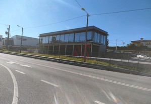 Armazém Para Comércio E Serviços Em Serzedelo, Guimarães, Braga, Guimarães
