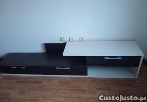 Móvel de TV preto e branco pouco uso bom estado