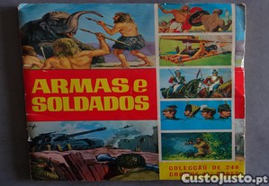 Caderneta de cromos Armas e Soldados (faltam 7 cromos)