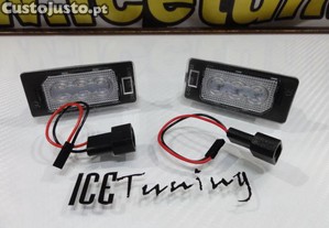Suporte de lmpada de matrcula com led branco para BMW E90 / E91/ 92 / E93 / F30 / F31 / F34 / F36 / F45 / X1 / X3 / X4