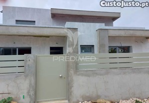 Moradia isolada t4 em construção em azeitão com piscina e garagem