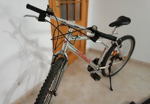 Bicicleta Montain Bike Fundador, aro 26. 21 velocidades Shimano