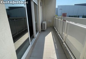 Apartamento T2 com 2 Frentes  97,2 m + 2 lugares de Garagem e Jardim Privativo