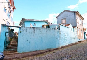 Moradia c/3 casas térreas-Rio Tinto/Ferraria Próx.Escola Secundária (MO1278)