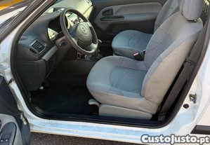Renault Clio Comercial - 02