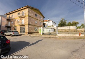 Loja Para Comércio Com Terraço Em Ferreiros -...