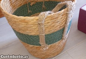 Cesto de arrumação em fibra natural verde