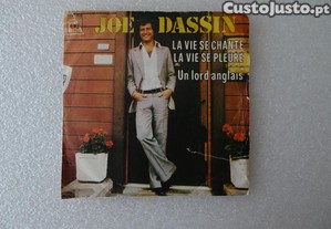 Disco vinil single - Joe Dassin - La viese chante, la vie se pleure