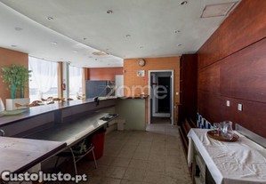 Espaço Comercial De Grande Dimensão Na Ericeira