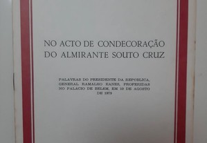 No acto de condecoração do almirante Souto Cruz - Ramalho Eanes 1979