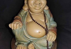 Estatueta de Buda em marfinite/resina policromada