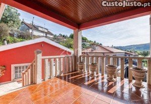 Moradia T3 + Armazém Para Comércio Com 58M2