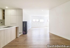 Apartamento T3 Remodelado Com Terraço -...