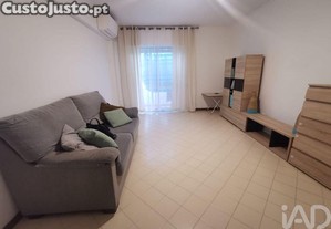 Apartamento T3 em Quelfes de 85 m²