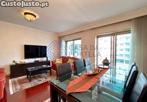 Apartamento T2 mobilado em condom�nio fechado de luxo no centro do Porto, junto ao metro.