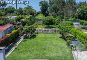 Moradia Renovada Com Jardim E Garagem Em São...