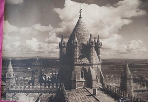 Foto antiga a preto e branco de cúpula de Igreja ou catedral, assinada D Freiras.