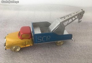 Brinquedo português de folha (design anos 60) - camião grua (carroçaria azul)