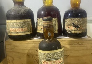 4 garrafas de licor Singeverga todas muito antigas